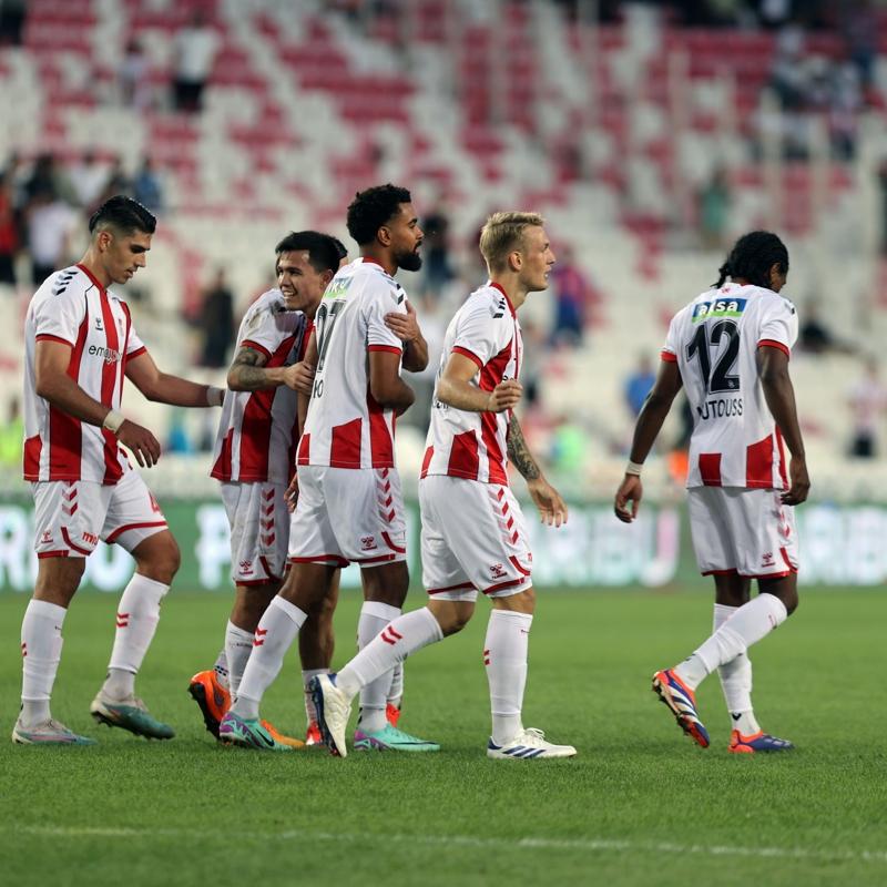 Sivasspor ligde iki ma aradan sonra kazand