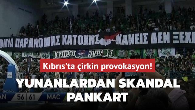 Yunanlardan skandal pankart! Kbrs'ta irkin provokasyon