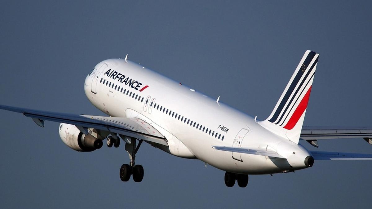 Air France, Lbnan ve srail'e uularn askya ald