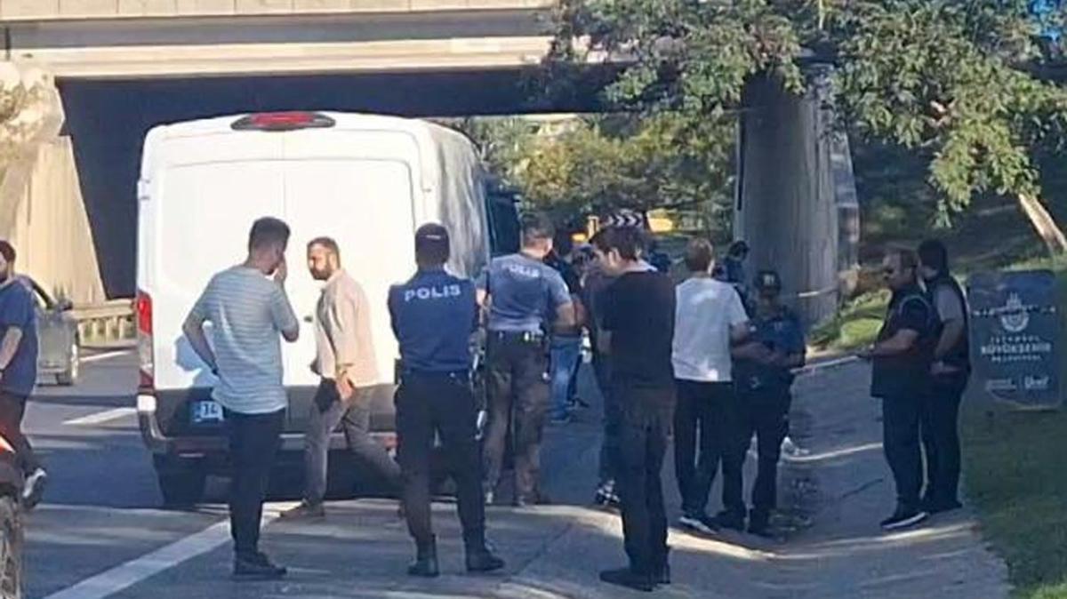 Otoyol kenarnda 2 el bombas bulunmutu: 8 pheli tutukland