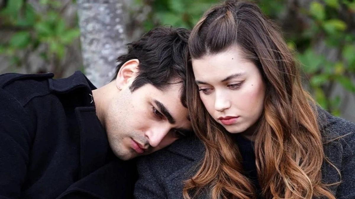 Afra Saraolu'yla Mert Ramazan Demir hakknda oke eden iddia! Her ey bir oyun muydu"