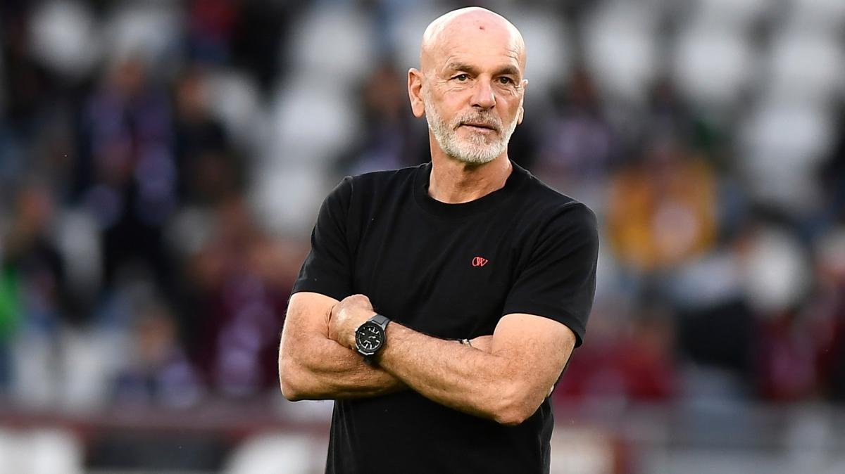 Stefano Pioli tercihini yapt! "Ronaldo, Messi'den daha iyi"