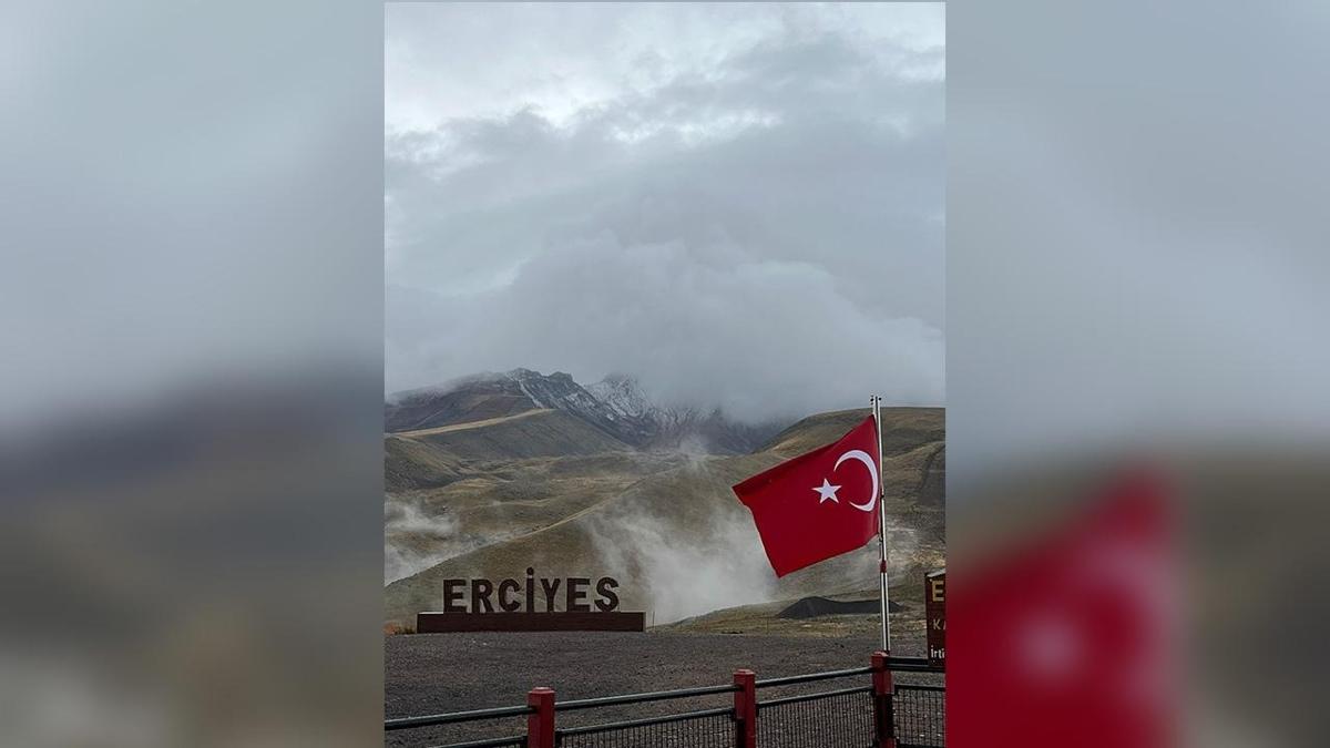 Erciyes'e Eyll aynda kar yad