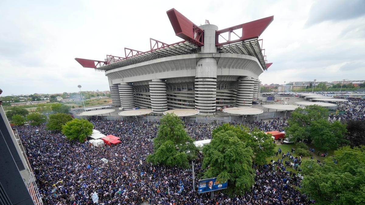 UEFA, finali San Siro'dan ald!