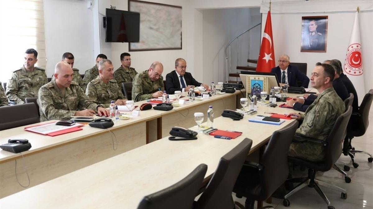 milli savunma bakan yaar gler asker komutan fotoraflar resimleri