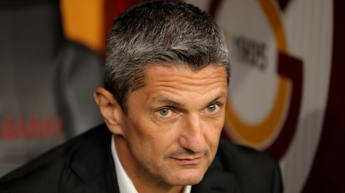 Razvan+Lucescu:+Galatasaray,+taraftar%C4%B1+%C3%B6n%C3%BCnde+oynad%C4%B1%C4%9F%C4%B1+i%C3%A7in+%C5%9Fansl%C4%B1yd%C4%B1