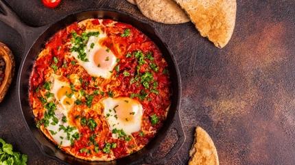 Bir tam ekmei bana bana bitireceksiniz! Kahvaltlk soansz menemen tarifi