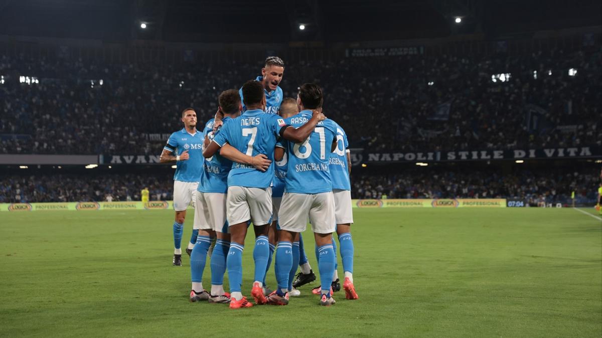 Napoli'den kupada 5 goll galibiyet