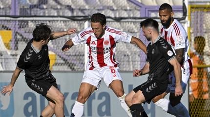 �mraniyespor, Sakaryaspor'u 3 golle ge�ti