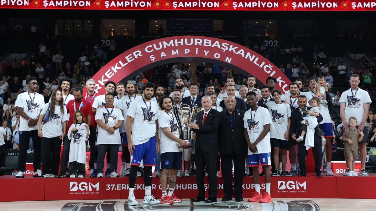 Kupa+abonesi+Anadolu+Efes