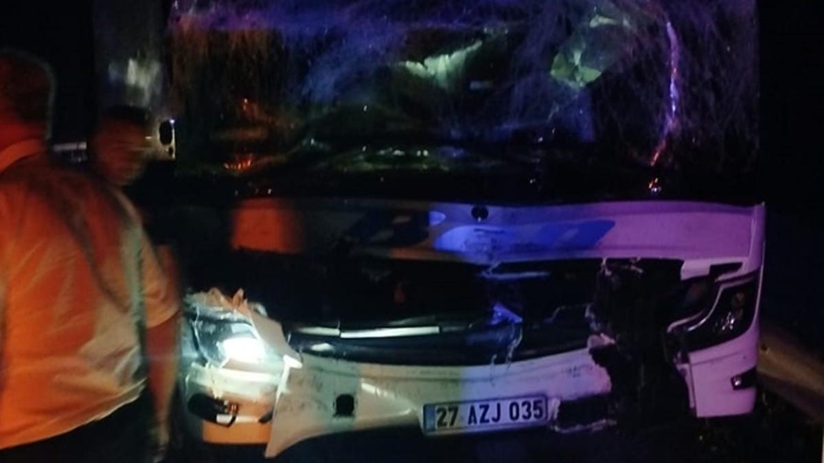 Mersin'de yolcu otobs tra arpt! Yarallar var...