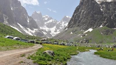 Hakkari'de terrden temizlenen dalar turistler dolduruyor