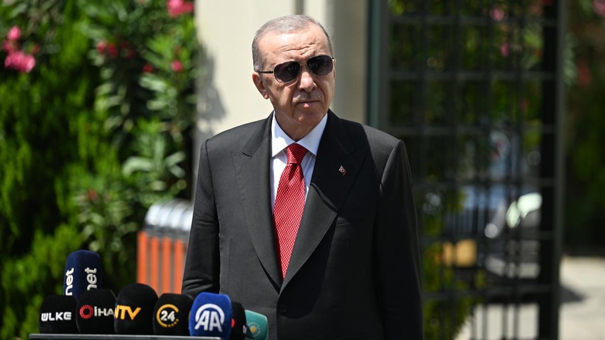 Bakan Erdoan, cuma namazn Hezarfen Ahmet elebi Camisi'nde kld