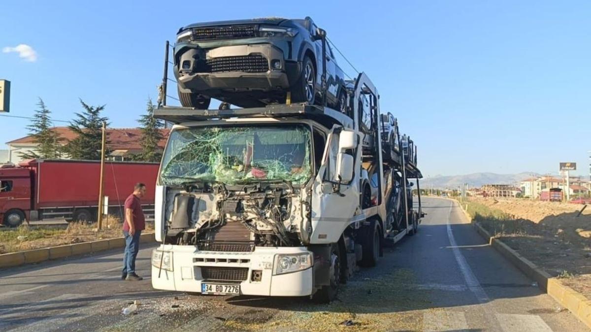 Sfr SUV aralar tayan tr kaza yapt: 2 yaral