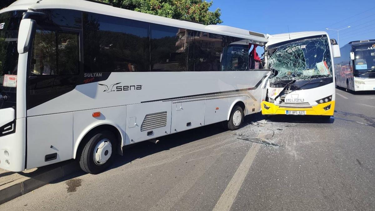 Alanya'da iki tur midibs arpt: 12 yaral