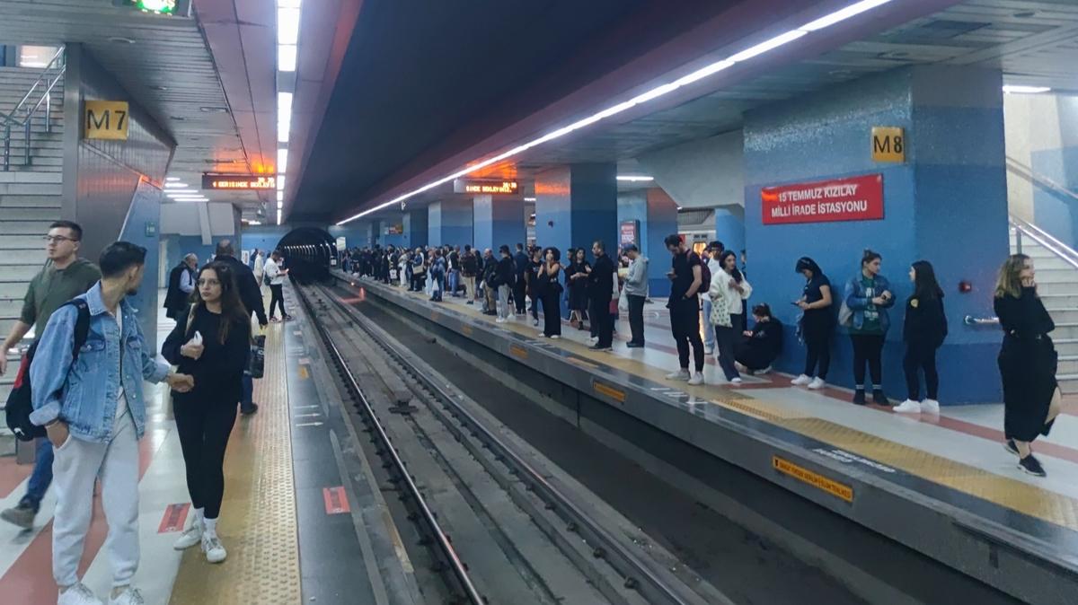 Ankara'da metro arzas... Seferler aksad, vatanda madur oldu!