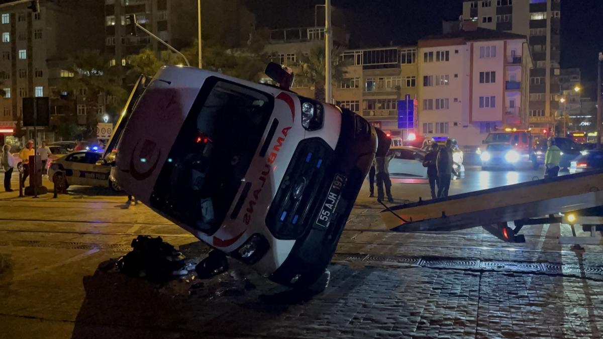 Samsun'da tramvayla ambulans arpt: 4 yaral