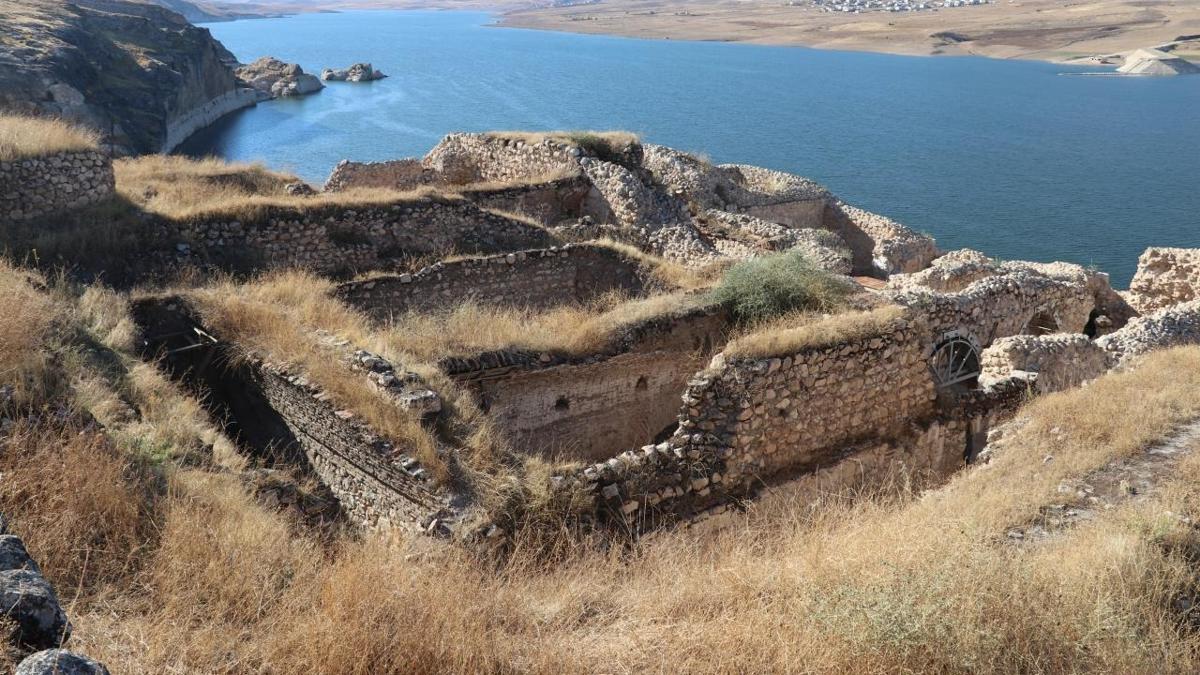 Hasankeyf'tek 1600 yllk askeri yapnn kalntlarna ulald