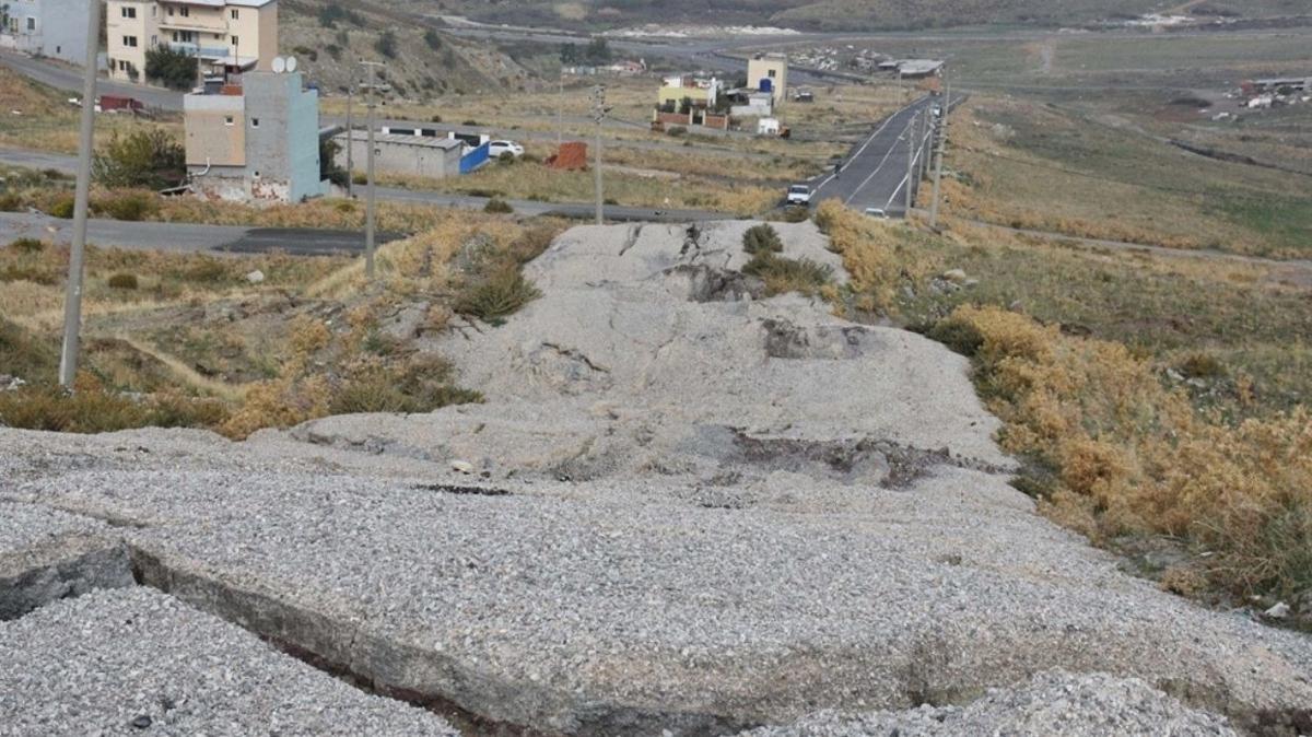 zmir'i uyard... 'O blge zmir'in kanseri, afete maruz blge ilan edilmesi lazm'