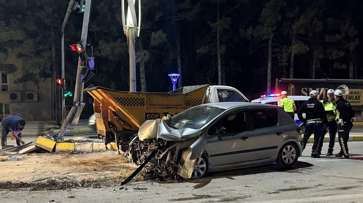 Elaz'da trafik kazasnda 3 kii yaraland