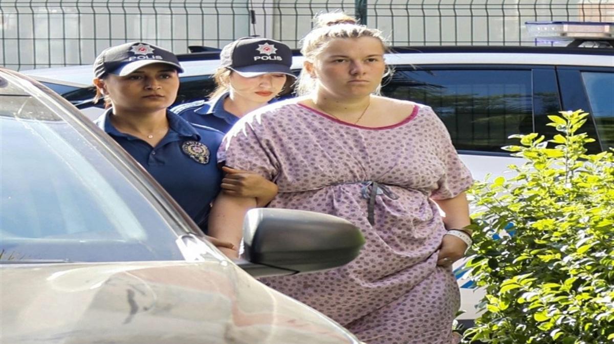 Yeni doan bebeini klozete brakan Rus kadn Antalya'da tutukland