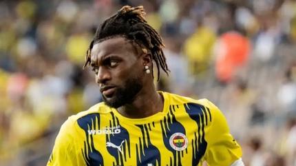 Fenerbahe'nin yldz Allan Saint-Maximin'den ocuklarna yavru Rottweiler srprizi!