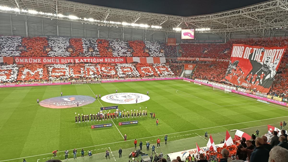 Samsunspor+taraftar%C4%B1ndan+k%C4%B1rm%C4%B1z%C4%B1-beyaz+koreografi