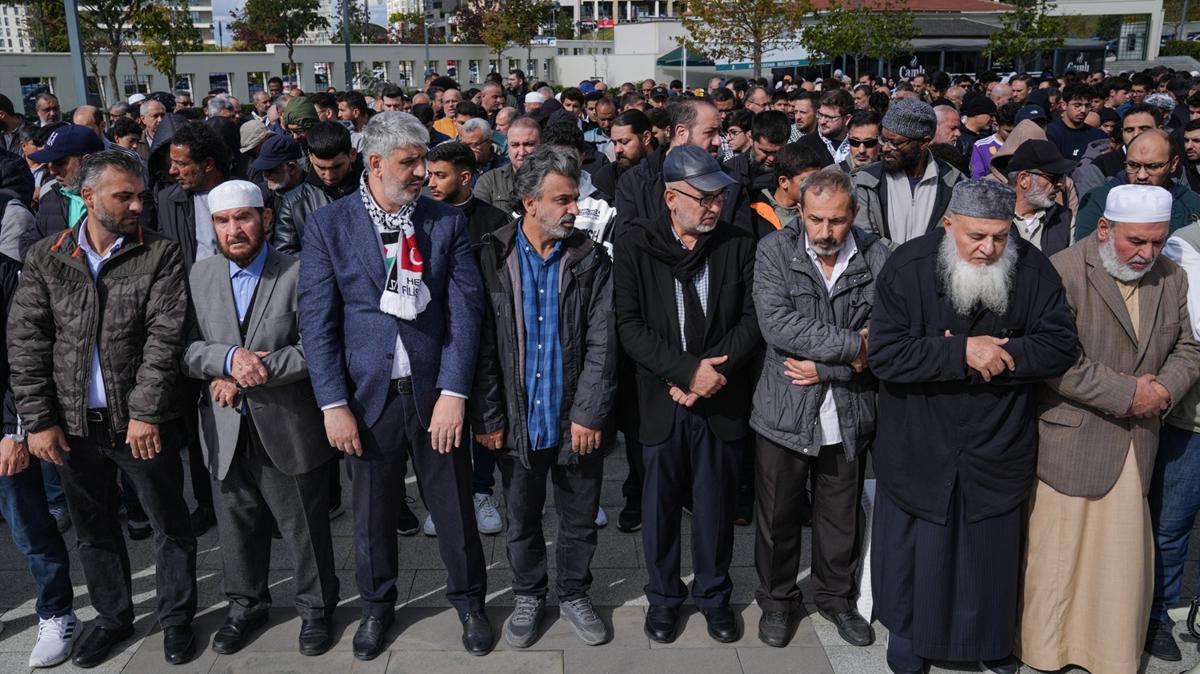 Yahya Sinvar iin stanbul'da gyabi cenaze namaz klnd