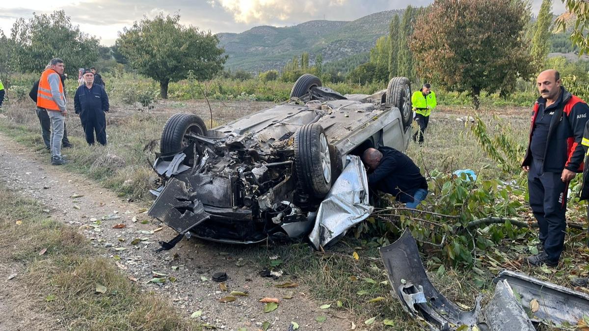 Amasya'da otomobil devrildi: l ve yarallar var