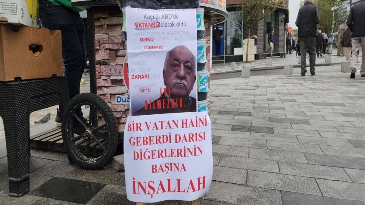 Simit tezgahna 'Bir vatan haini geberdi' yazs ast... Vatandalara tatl datt