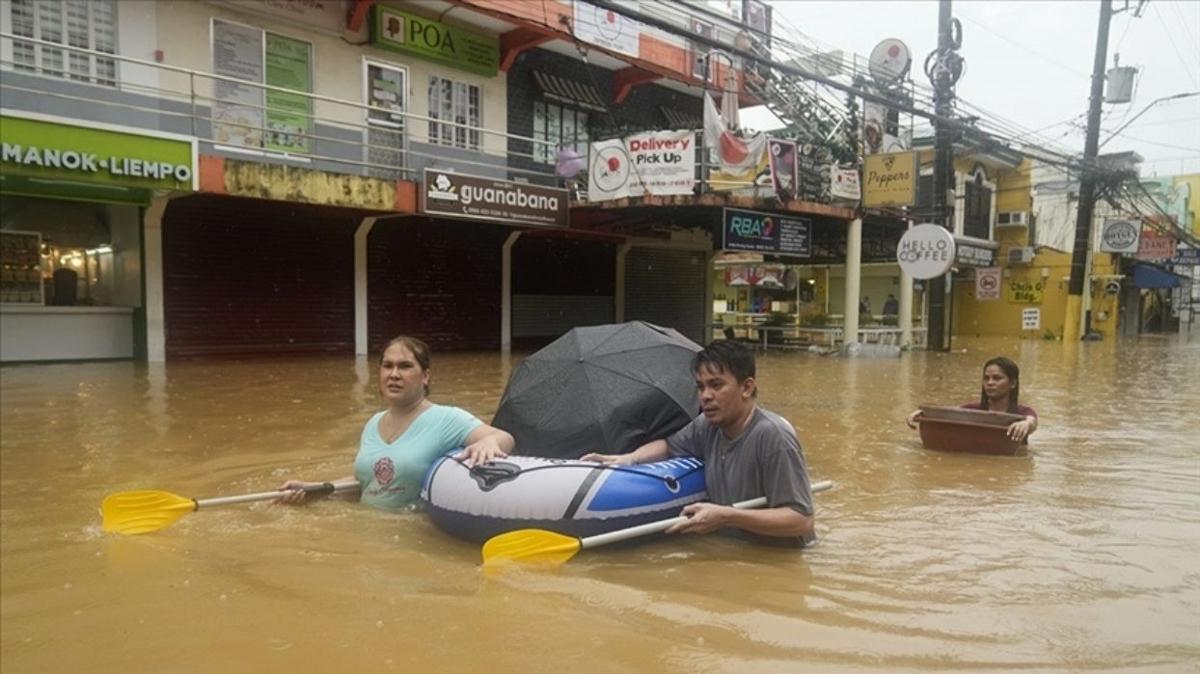 Filipinler tropik frtnay beklerken sel vurdu