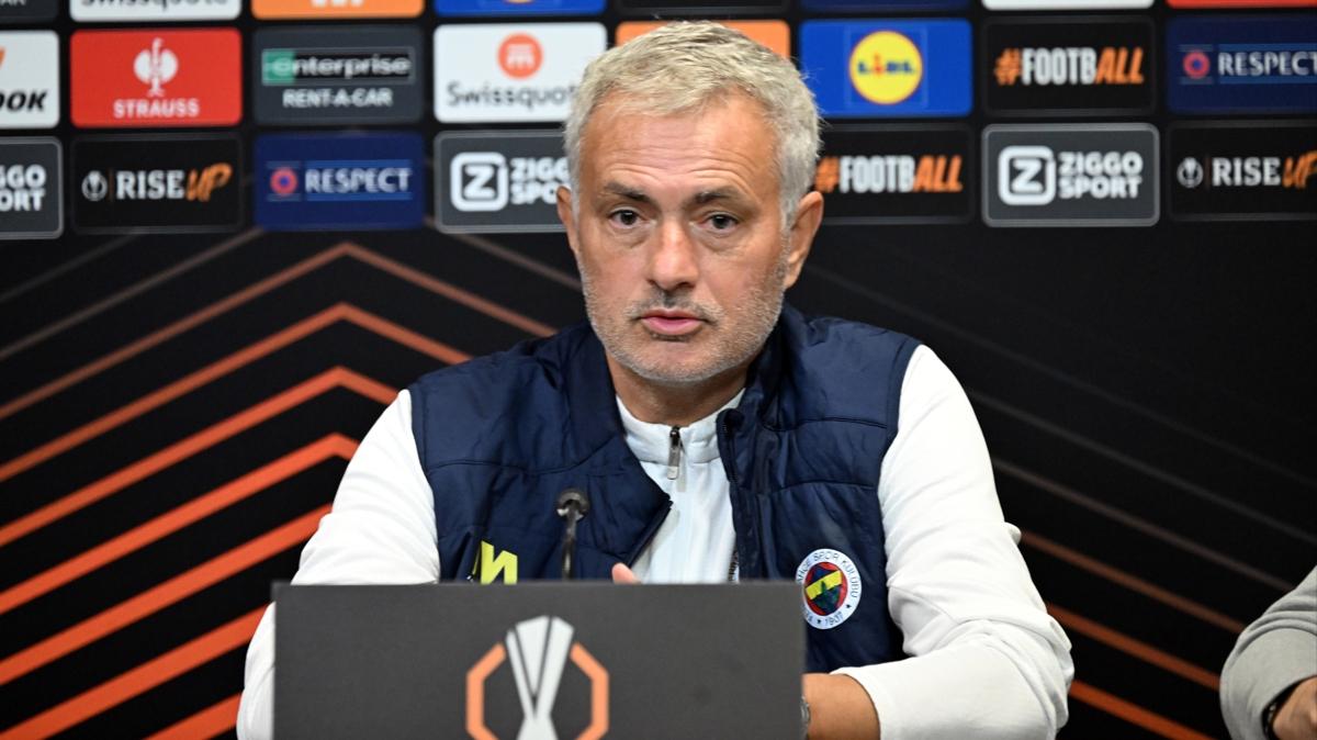 Mou%E2%80%99dan+fla%C5%9F+g%C3%B6nderme%21;+%E2%80%99%E2%80%99Televizyondaki+uzmanlara+sorar%C4%B1m%E2%80%99%E2%80%99