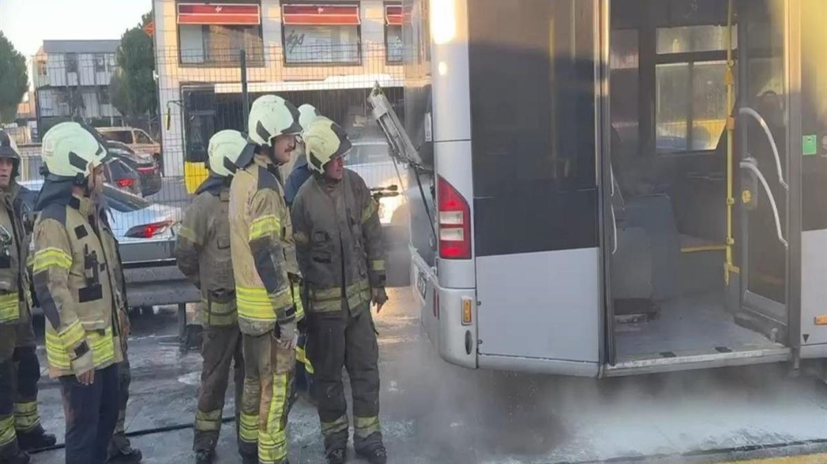 Metrobs yangnlar stanbullular korkutuyor! ki gnde iki yangn