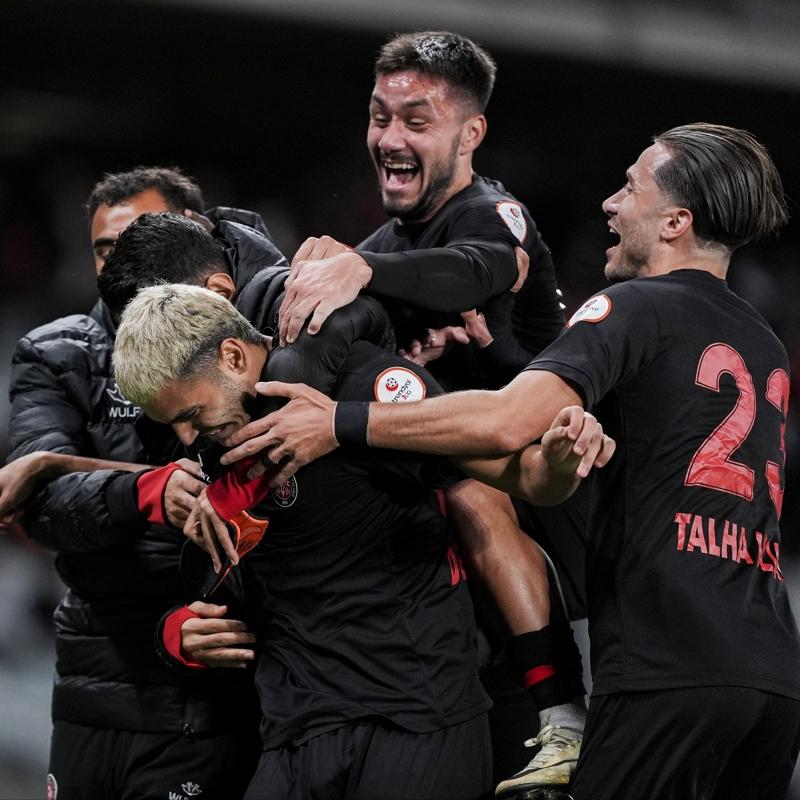 Fatih Karagmrk, Adanaspor engelini 4 golle geti