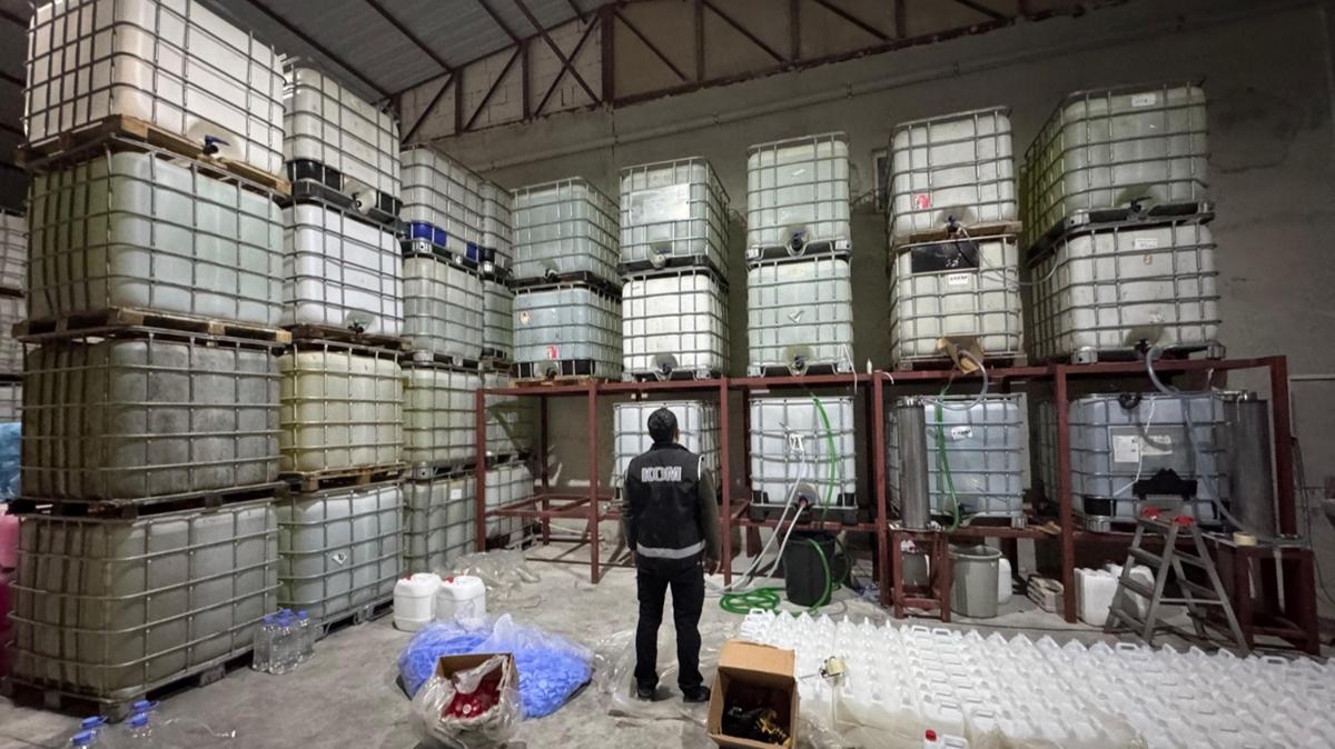 Antalya'da kaak iki operasyonu: 28 bin 340 litre etil alkole el konuldu