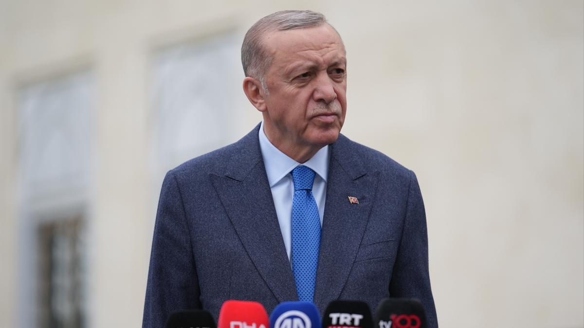 Bakan Erdoan, cuma namazn Hezarfen Ahmet elebi Camisi'nde kld