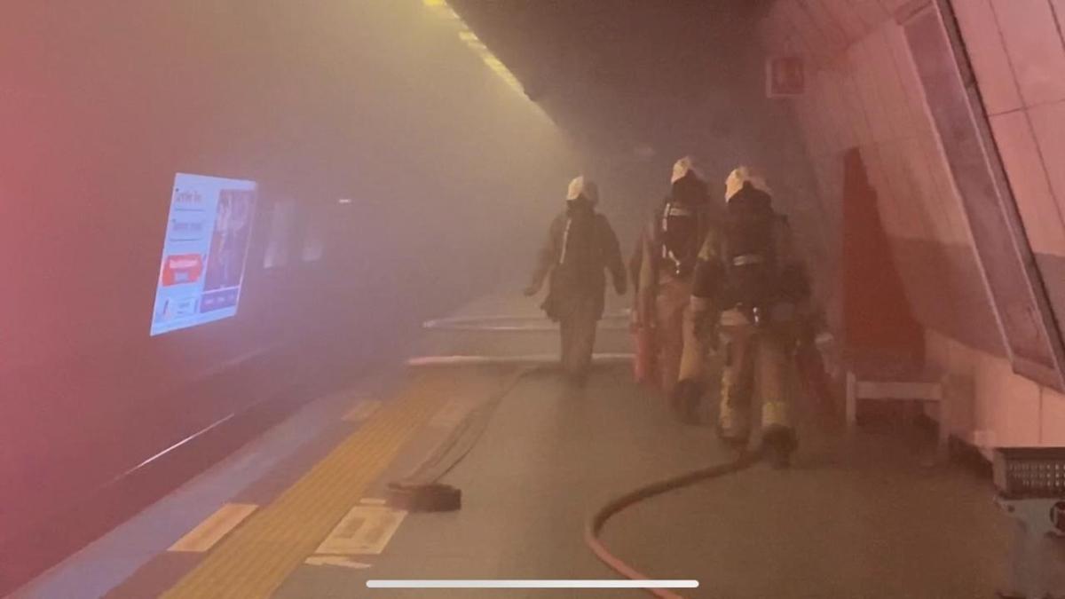 Metro istasyonunda yangn panii... Yryen merdiven yand