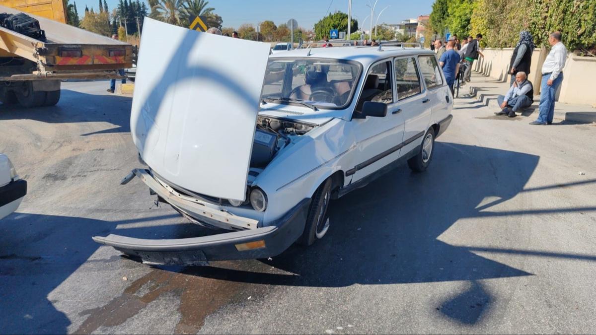 Mersin'de otomobille pikap arpt: 2 yaral