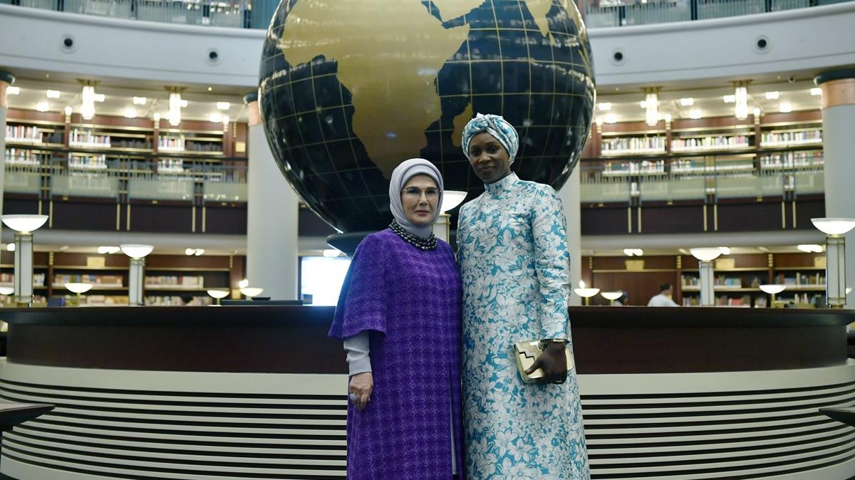 Emine Erdoan ve Senegal Cumhurbakannn ei Marie Khone Fay Afrika Kltr Evi ve Cumhurbakanl Millet Ktphanesi'ni ziyaret etti