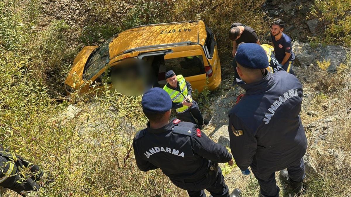 arampole devrilen ticari arataki 2 kii hayatn kaybetti