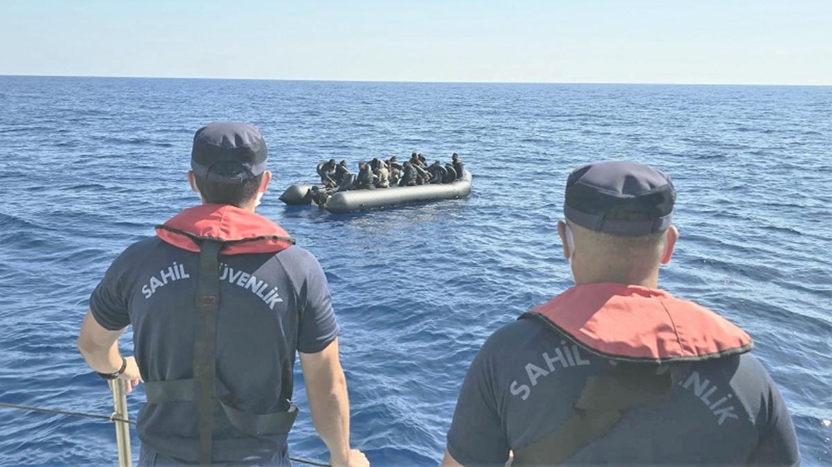 Yunanistan'n geri ittii dzensiz gmenler kurtarld