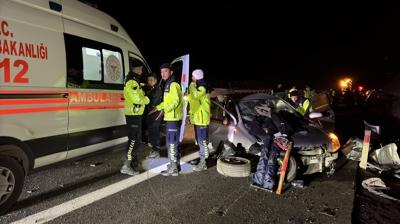 zmir Otoyolu'nda can pazar! 5 ara tomruklara arpt