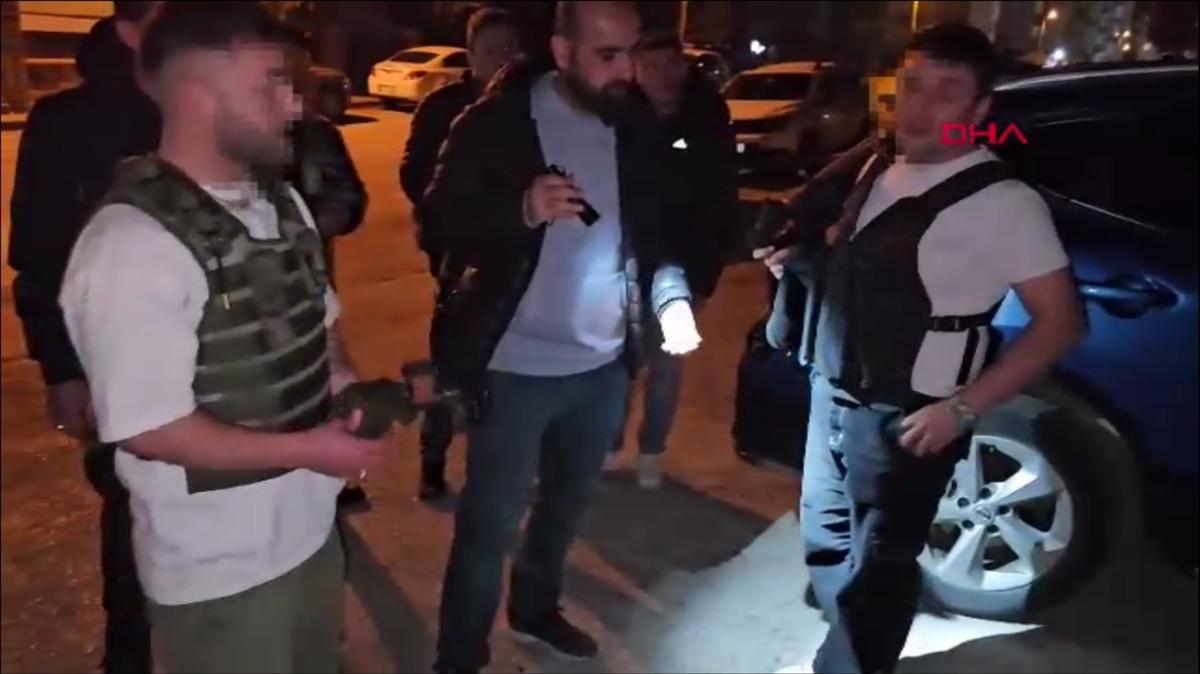 elik yelek, oyuncak silah... Vatandalar korkutan ahslar gzaltna alnd
