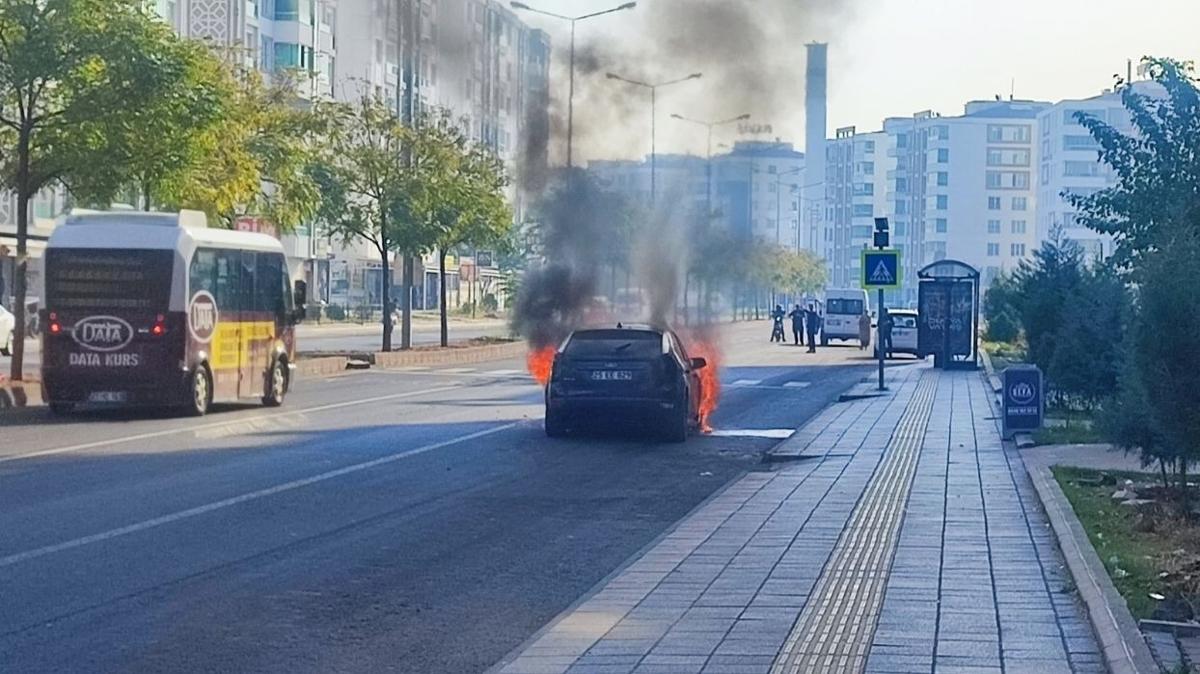 Diyarbakr'da seyir halindeki ara alev ald