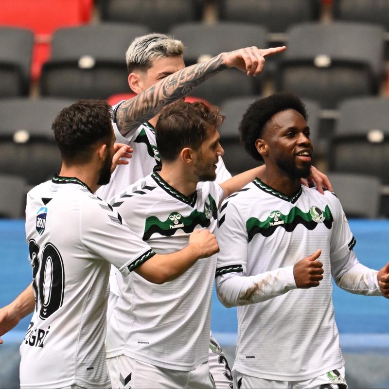 Sakaryaspor 2 golle kazand,