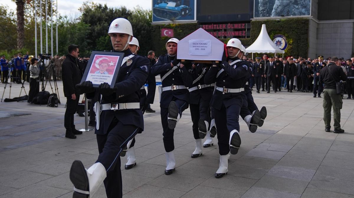 stanbul'da trafik kazasna mdahale ederken ehit olan polis iin tren dzenlendi