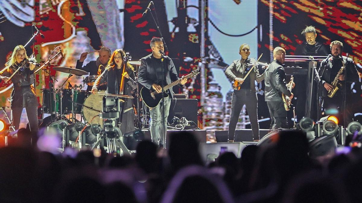 zmirliler soua aldr etmedi! Haluk Levent konserine akn