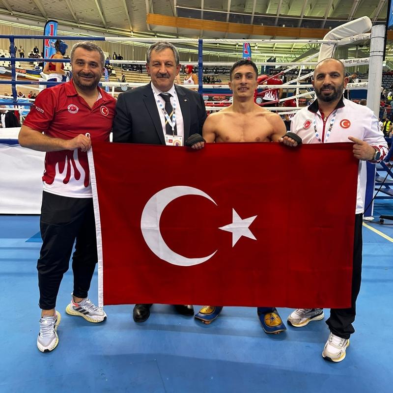 Milli sporcular Kick Boks ampiyonas'nda 12 madalya kazand