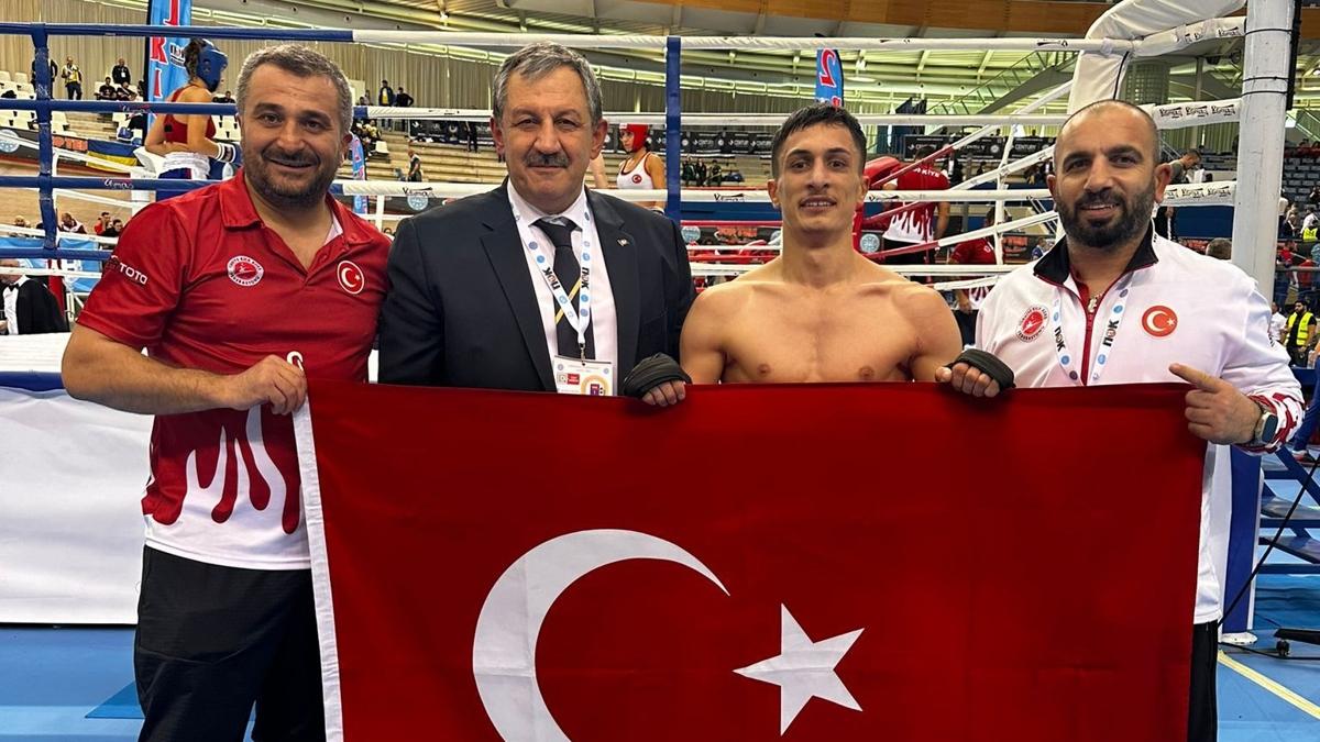 Milli sporcular Kick Boks ampiyonas'nda 12 madalya kazand