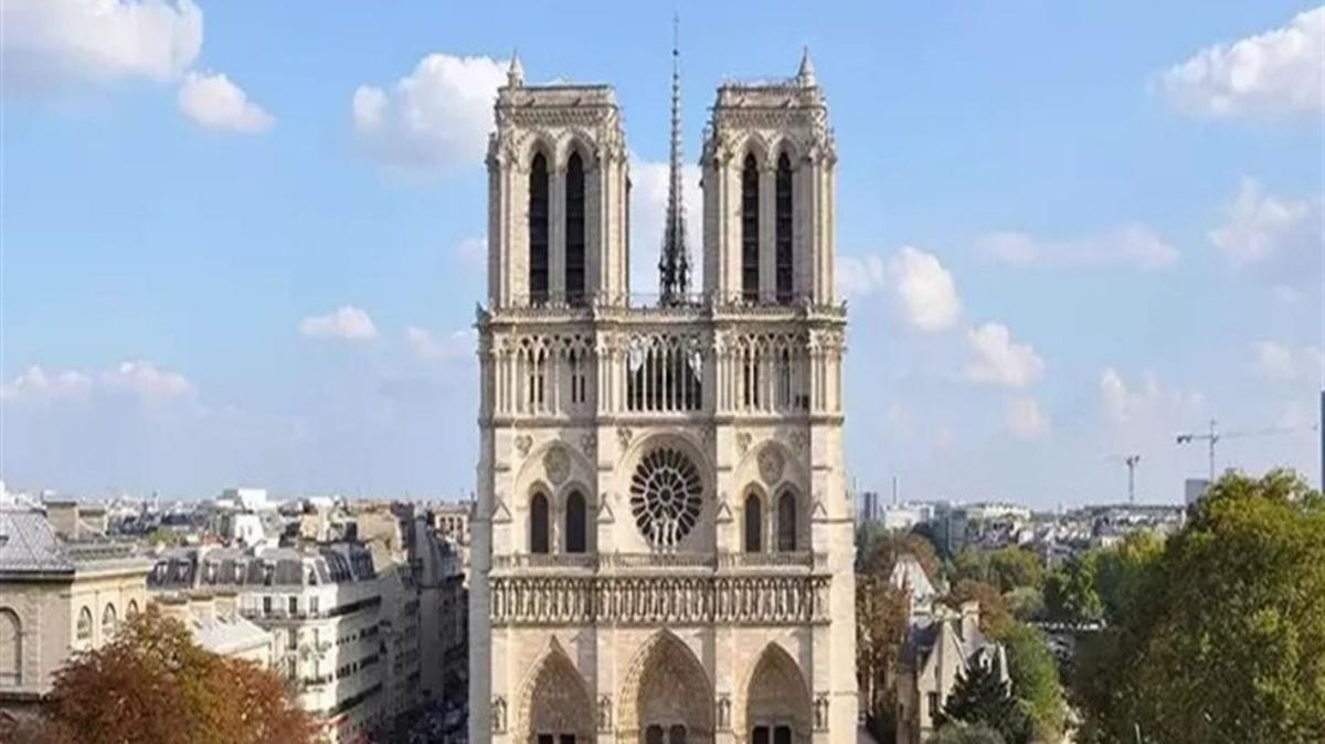 Tarihi Notre-Dame'da anlar yeniden ald... Yangnda hasar grmt